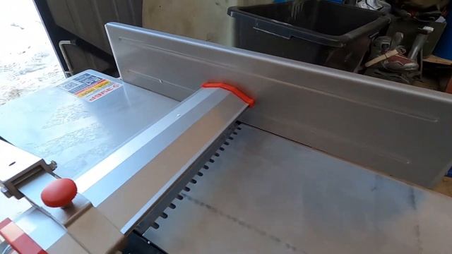 СТАНОК ДЛЯ СТОЛЯРНОЙ МАСТЕРСКОЙ. ПОКУПАЕМ И ТЕСТИРУЕМ ФУГОВАЛЬНО-РЕЙСМУСОВЫЙ СТАНОК "ЗУБР" смотреть онлайн
