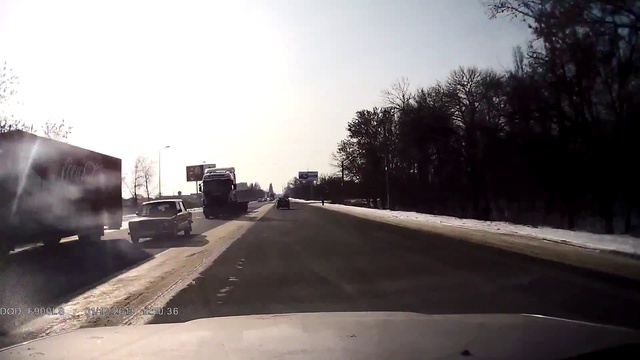 Мужик на ходу выходит из автомобиля! о-О смотреть онлайн