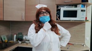 Сумашедший доктор сделала укол Полине.  У Полины побочные эффекты. Надо вызывать скорую.  Серия 2