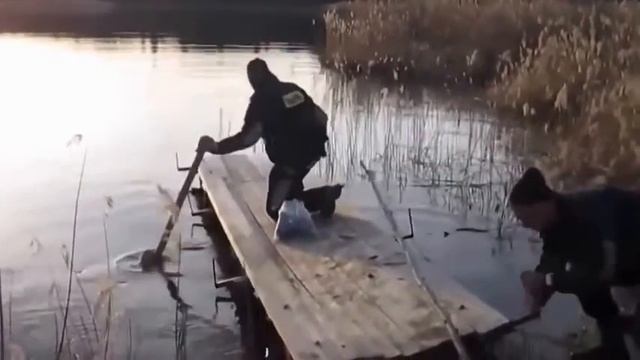Пьяные приколы на рыбалке смотреть онлайн
