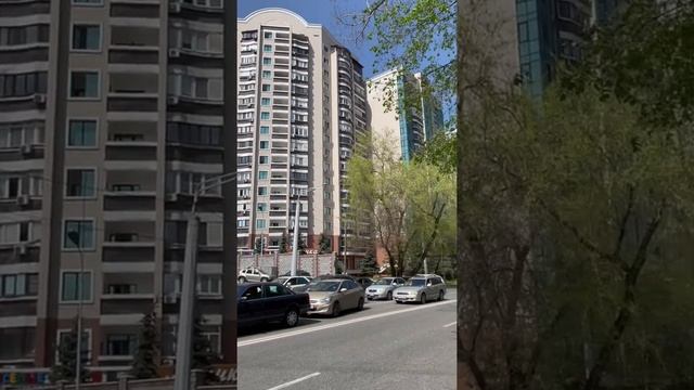 Алматы. Улица Сатпаева - Жарокова. Апрель 2022. Казахстан. Almaty. Kazakhstan. April 2022 смотреть онлайн