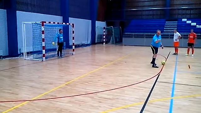Андрей Головин исправляет свою ошибку (заработанный пенальти) и отражает 7ми метровый удар! Суппер! смотреть онлайн