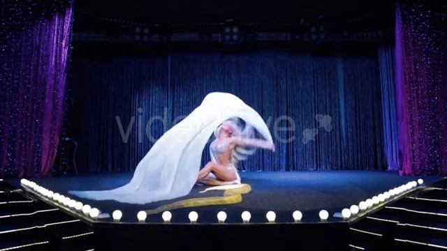 Beautiful Blonde Girl And Python - Stock Footage | VideoHive 15507782 смотреть онлайн