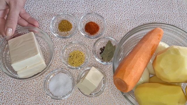 Суп з хребтів червоної риби та плавлених сирків.Дуууже смачний?