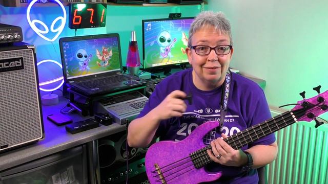 How To Tune Your Bass Ukulele - Various Methods смотреть онлайн