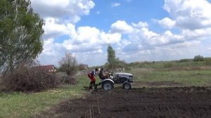 Пахота однокорпусным плугом на скаут Т-25