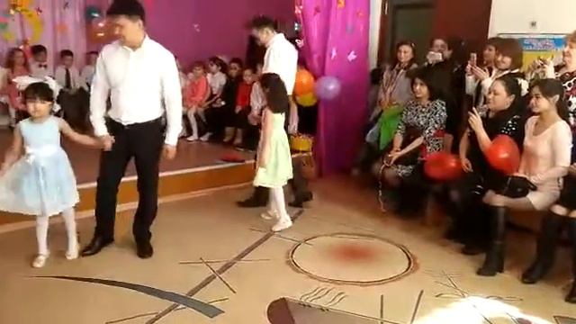 Самое лучшее видео!!! Папа на утреннике!!! Смотреть всем!!! смотреть онлайн