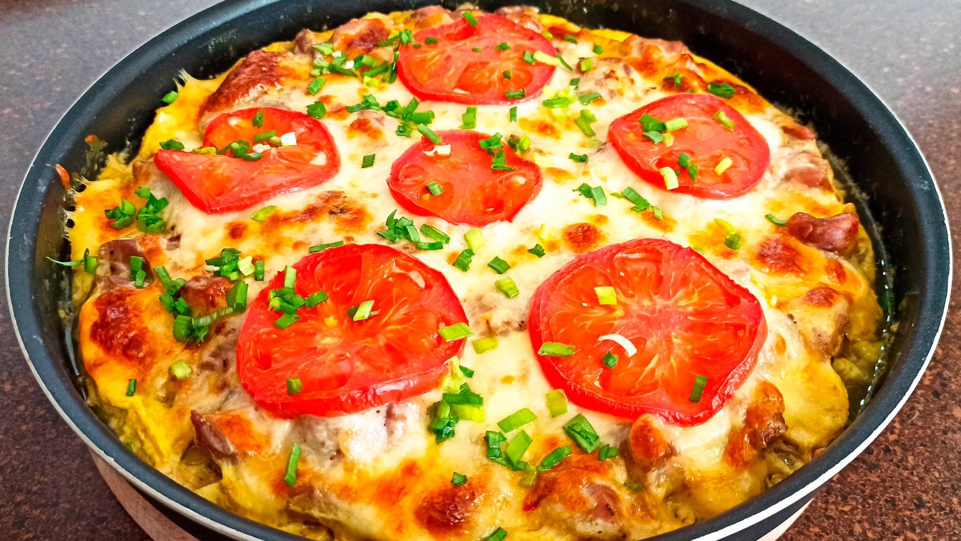 Индейка запеченная с картофелем в сливочном соусе с сыром моцарелла и специями! смотреть онлайн