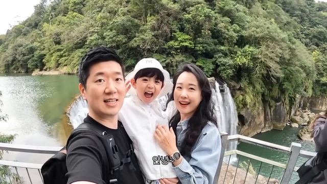 [VLOG] 대만여행 브이로그 2 ?? ｜아이와 함께하는 대만여행?｜예류⛰️｜ 스펀 풍등 날리기?｜ 스펀폭포?｜ 지우펀｜예스폭지 버스투어?｜마이트레블｜ смотреть онлайн