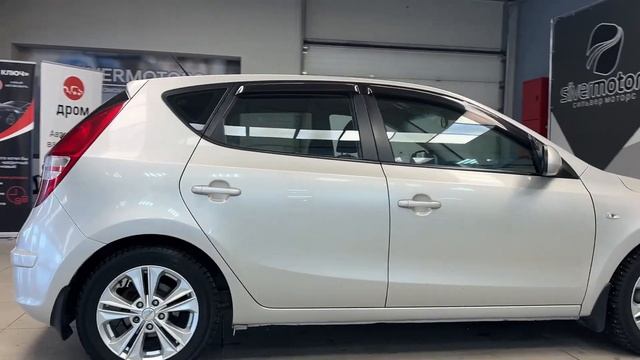 Hyundai i30 '2009 I смотреть онлайн