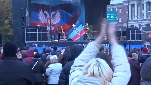 Донецк - сегодня! Город жив! Празднование дня флага ч 2 mp4 смотреть онлайн