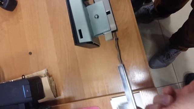 Wkładanie zszywek смотреть онлайн