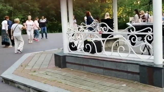 Танцплощадка в ПКиО Измайлово. Часть 1 смотреть онлайн