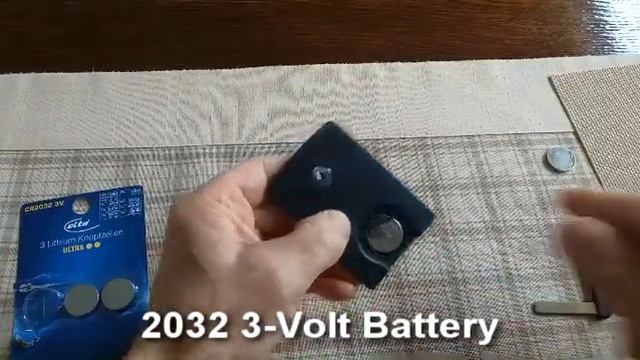 Renault Key Card Battery Replacement - How to change the battery in a renault key card fob. смотреть онлайн