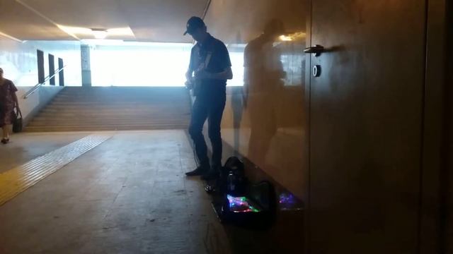 ДДТ " Метель " соло на укулеле на в подземном переходе смотреть онлайн