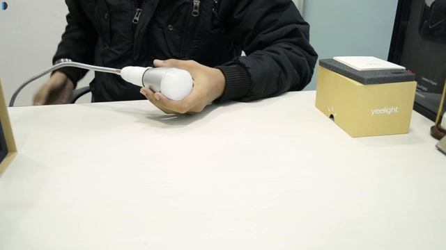 Yeelight Blue II LED Smart Bulb Unboxing And Hands On Review смотреть онлайн