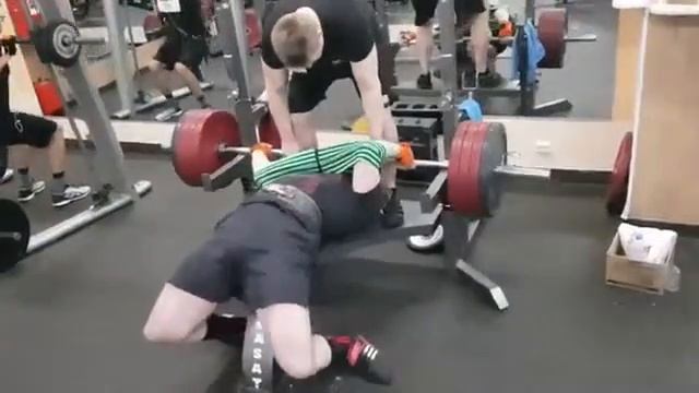 Спасительные страховочные упоры скамьи КАСАТ ))) без них было бы печально. Экипа дело стрёмное, ник смотреть онлайн