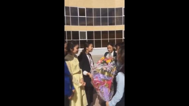 Когда на 1 сентября цветы получает только классный руководитель смотреть онлайн