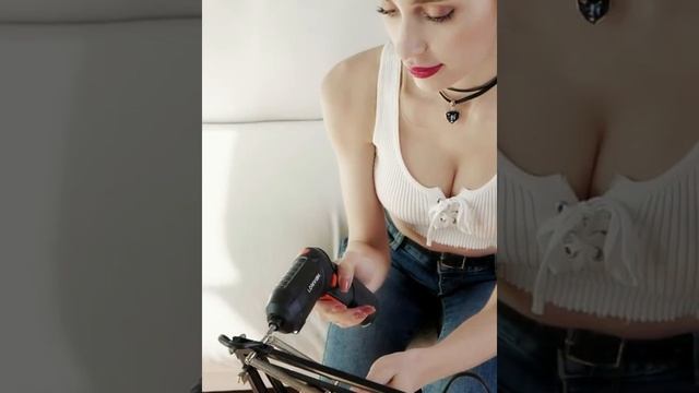 Очень крутой шуруповерт с насадками 4 в 1