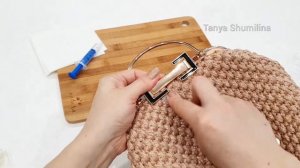 УКРЕПЛЯЕМ ФЕРМУАР НА ВЯЗАНОЙ СУМКЕ С ПОМОЩЬЮ КЛЕЯ "ЖИДКИЕ ГВОЗДИ"