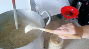 Холодец впрок. Закрываю в банки. Очень удобно. Очень вкусно. Рекомендую.