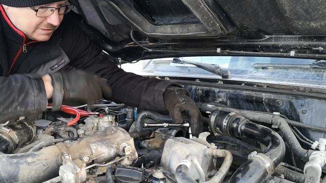 Замена свечей на Nissan Patrol. Двигатель ZD30. смотреть онлайн