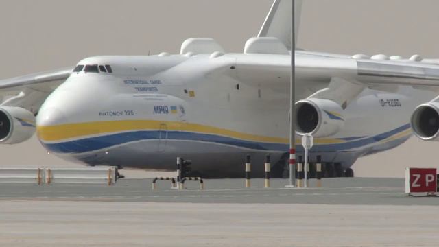 Посадка Ан-225 (Мрия) в аэропорту Дубая смотреть онлайн
