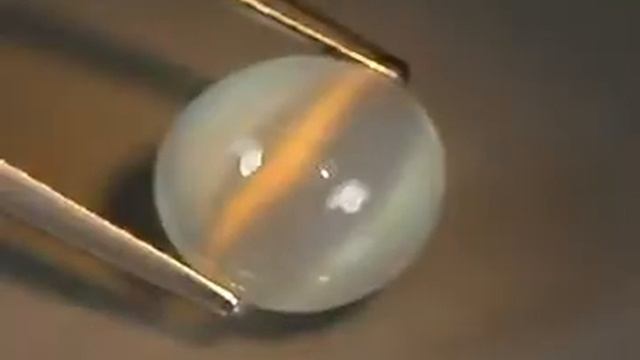 Натуральный лунный камень с эффектом кошачьего глаза арт.5166 смотреть онлайн