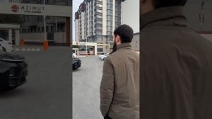 Китайский автомобиль Лисян Lixiang паркуется через телефон Li auto