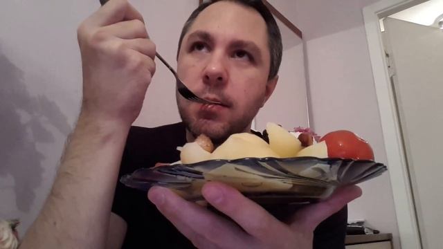 ASMR EATING SOUNDS. КАРТОШКА, ШКВАРКИ, СОЛЁНЫЕ ПОМИДОРЫ, РАССОЛ. ОБЖОР. смотреть онлайн