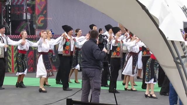 07.10.2017. Молдова. Кишинёв. Открытие Винного Фестиваля. Молдавские народные песни смотреть онлайн
