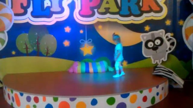 Fly park Киев. Злата. Супер заводной танец смотреть онлайн