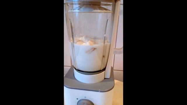 Простой молочный коктель "Банана мама", как в Макдональдс.A simple milk shake "Banana Mama". смотреть онлайн