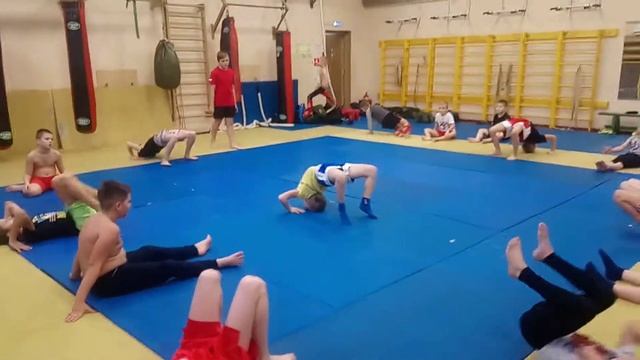 Упражнения на гибкость, пластику, растяжку. 7-12 лет. 2.11.21 смотреть онлайн