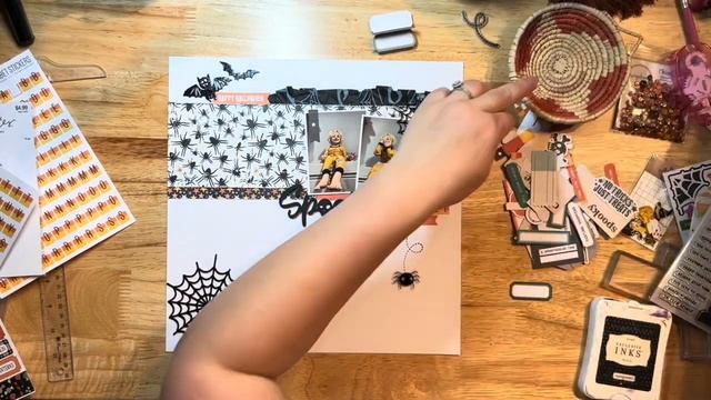 Spooky but Sweet Halloween Scrapbooking with Sequins and Heat Embossing | @spiegelmom_scraps4813 смотреть онлайн
