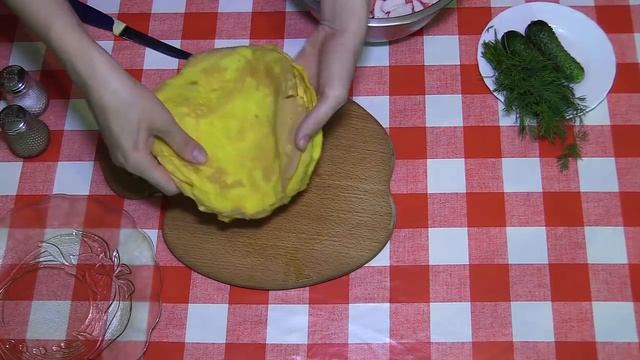 Салат с яичными блинчиками и крабовыми палочками смотреть онлайн