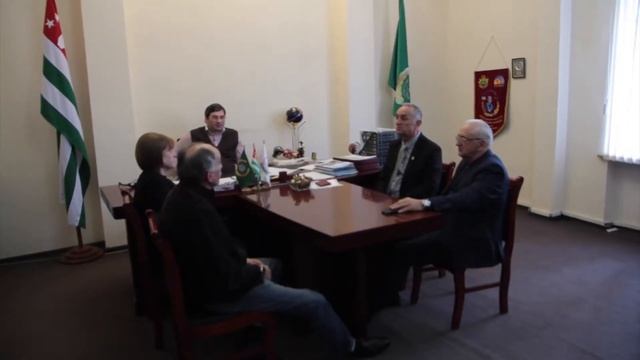 Награждение Эдуарда Аристава званием Заслуженного тренера РА по боксу смотреть онлайн