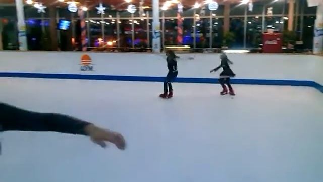 Наша-Маша с подружками на катке)Artificial ice rink смотреть онлайн