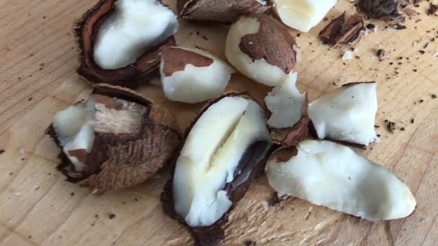 How to Crack Brazil Nuts - Get Whole Nut, Not Pieces (How to Crack Nuts #1) смотреть онлайн