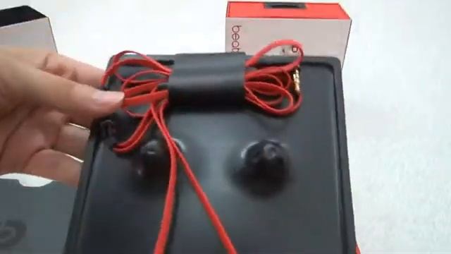 Monster Beats By Dr Dre Tour hard box with Mic/Controltalk /Earhook Earphone in black смотреть онлайн