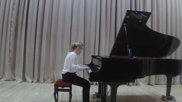 Артёмова Дарья, 11-13 лет, И.С.Бах Два Бурре из Английской сюиты A-moll, Ф.Шопен Контрданс Ges-dur