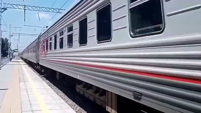 Электровоз ЭП1М-756 с поездом №259С Анапа - Санкт-Петербург смотреть онлайн