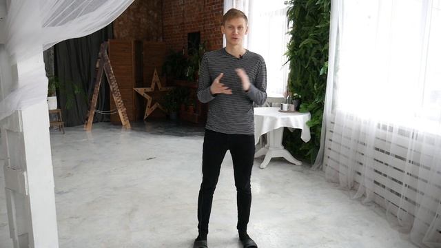 Урок по дефиле. Прямоугольный подиум, поворот на точке, андрогинная походка. смотреть онлайн