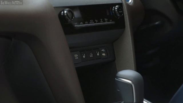 2021 Toyota Yaris Cross Urban | Atomic Rush | Road & Trail Driving, Interior, Exterior (Australia) смотреть онлайн