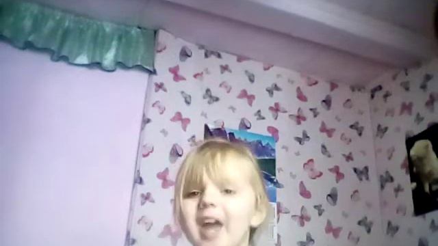 Сестра Дарьи поёт песню А у меня такой возраст в голове одни танцы смотреть онлайн