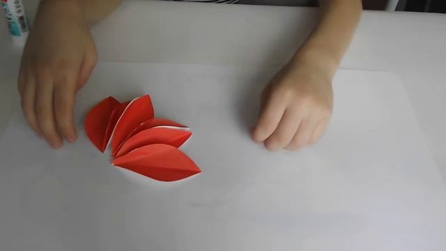 Поделка на 8 марта. Поделка. Своими руками. Цветочек из бумаги. Подарок маме. смотреть онлайн