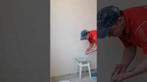 избавляемся от пузырей на обоях