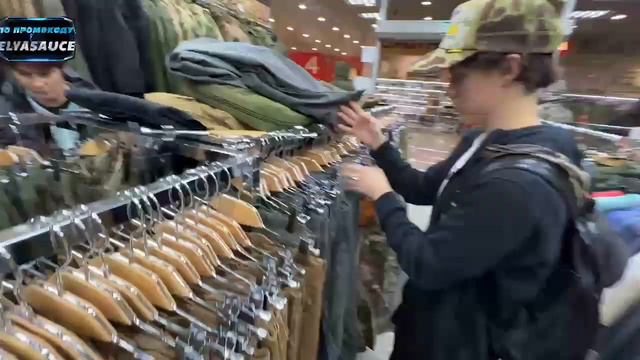 elyaplugg и koreshzy ПОКУПАЮТ ШМОТКИ | ПОЛНЫЙ СТРИМ смотреть онлайн