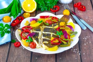 КАК ПРИГОТОВИТЬ КАМБАЛУ С ОВОЩАМИ В ДУХОВКЕ