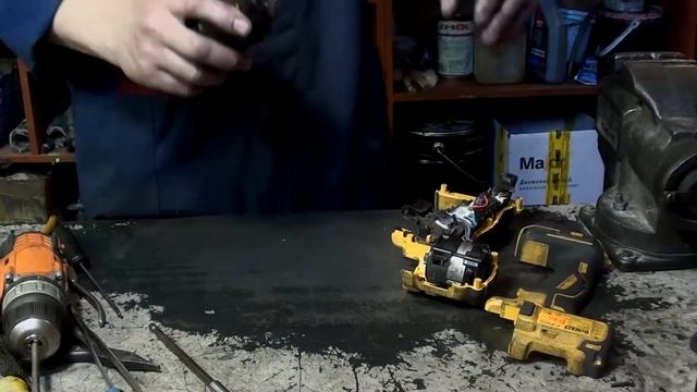 Шуруповерт DeWalt DCD777 пропал 1 режим вращения смотреть онлайн